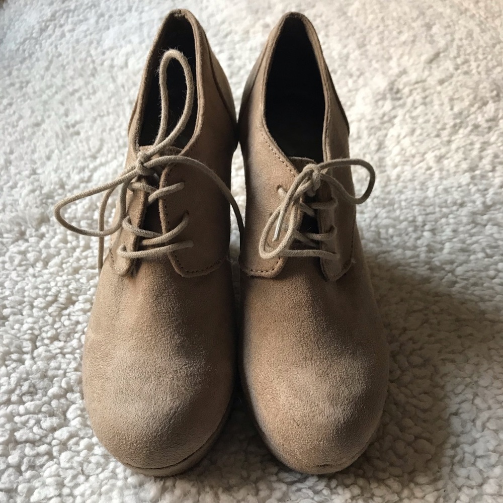 SOLD Beige wedges - Picture 2 of 4